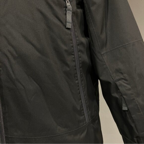 The North Face boys jacket with hood - Picture 4 of 15